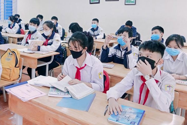 Giáo viên, học sinh mắc COVID-19 giảm mạnh, nhiều địa phương điều chỉnh thời gian đến trường-2