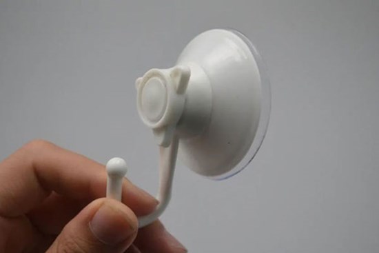 Phải làm gì nếu móc hút chân không thường xuyên bị rơi ra? Dạy bạn một mẹo để tăng cường lực hút chắc như 'đinh đóng cột'