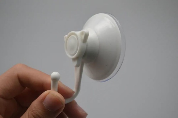 Phải làm gì nếu móc hút chân không thường xuyên bị rơi ra? Dạy bạn một mẹo để tăng cường lực hút chắc như đinh đóng cột-1