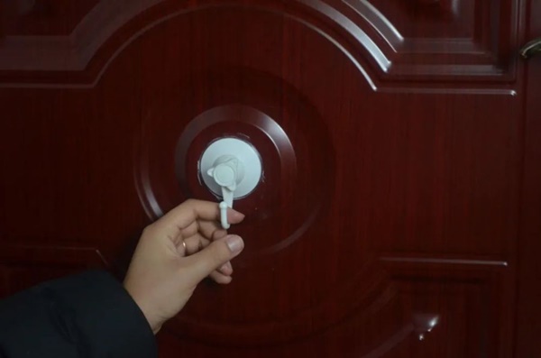 Phải làm gì nếu móc hút chân không thường xuyên bị rơi ra? Dạy bạn một mẹo để tăng cường lực hút chắc như đinh đóng cột-5