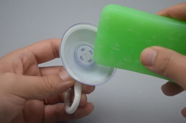 Phải làm gì nếu móc hút chân không thường xuyên bị rơi ra? Dạy bạn một mẹo để tăng cường lực hút chắc như đinh đóng cột-6