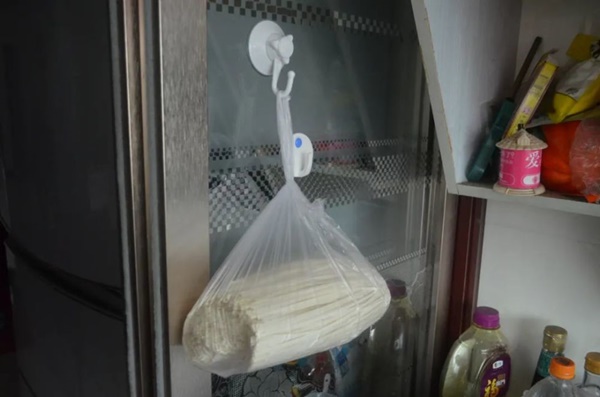 Phải làm gì nếu móc hút chân không thường xuyên bị rơi ra? Dạy bạn một mẹo để tăng cường lực hút chắc như đinh đóng cột-7