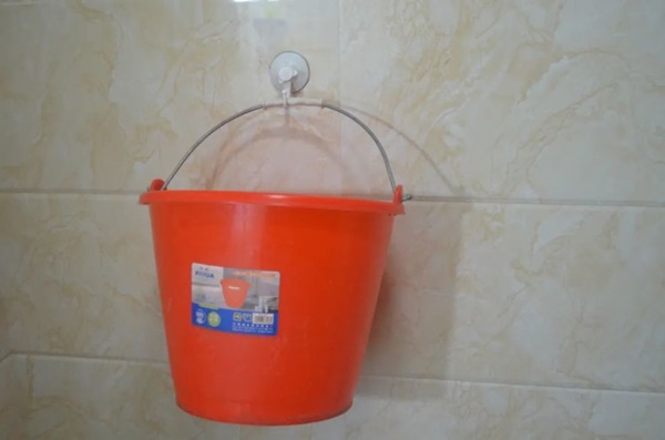 Phải làm gì nếu móc hút chân không thường xuyên bị rơi ra? Dạy bạn một mẹo để tăng cường lực hút chắc như đinh đóng cột-9