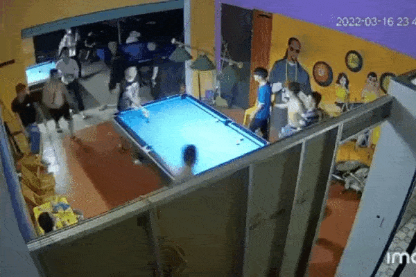 Sốc với luật lệ bán hàng của một chủ quán nem chua công chúa nổi tiếng Hà Nội: Đến trước hay sau cũng phải nhường các App hết-9