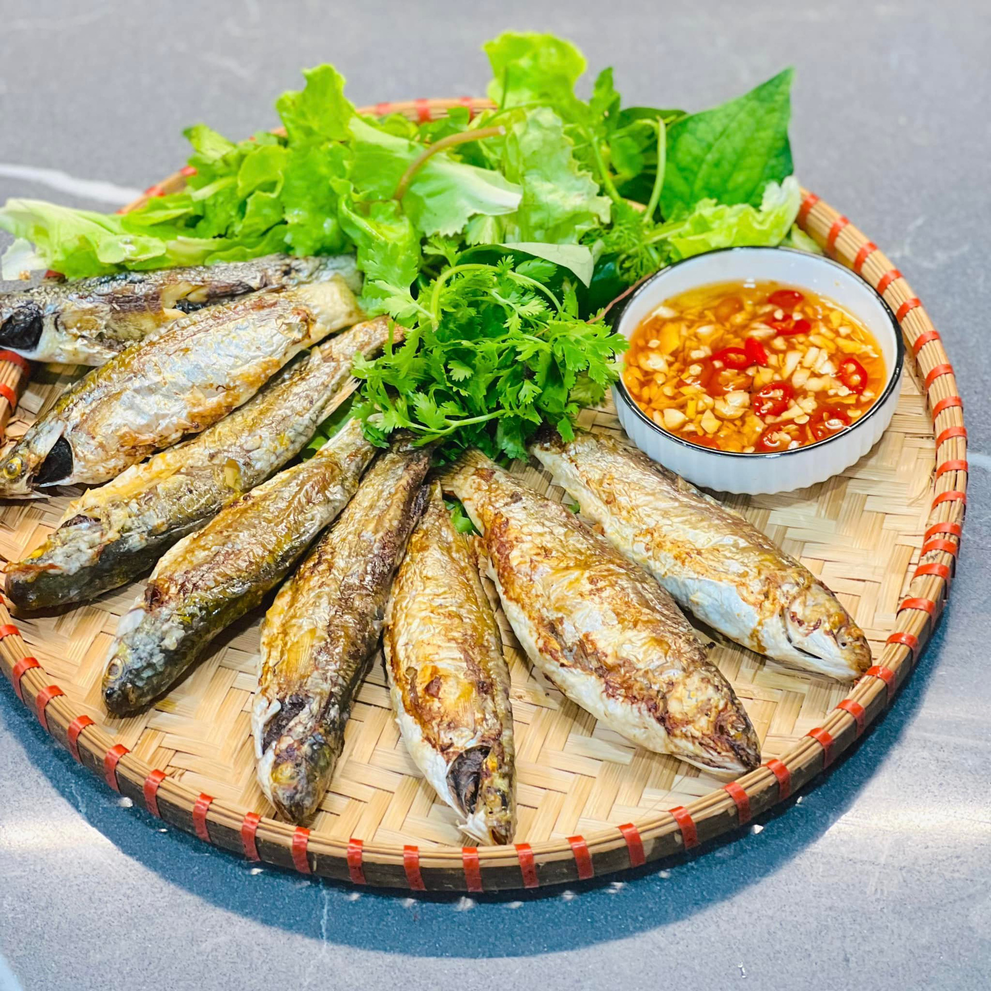 3 bí quyết nướng cá bằng nồi chiên không dầu giòn, ngon và không bị dai-1