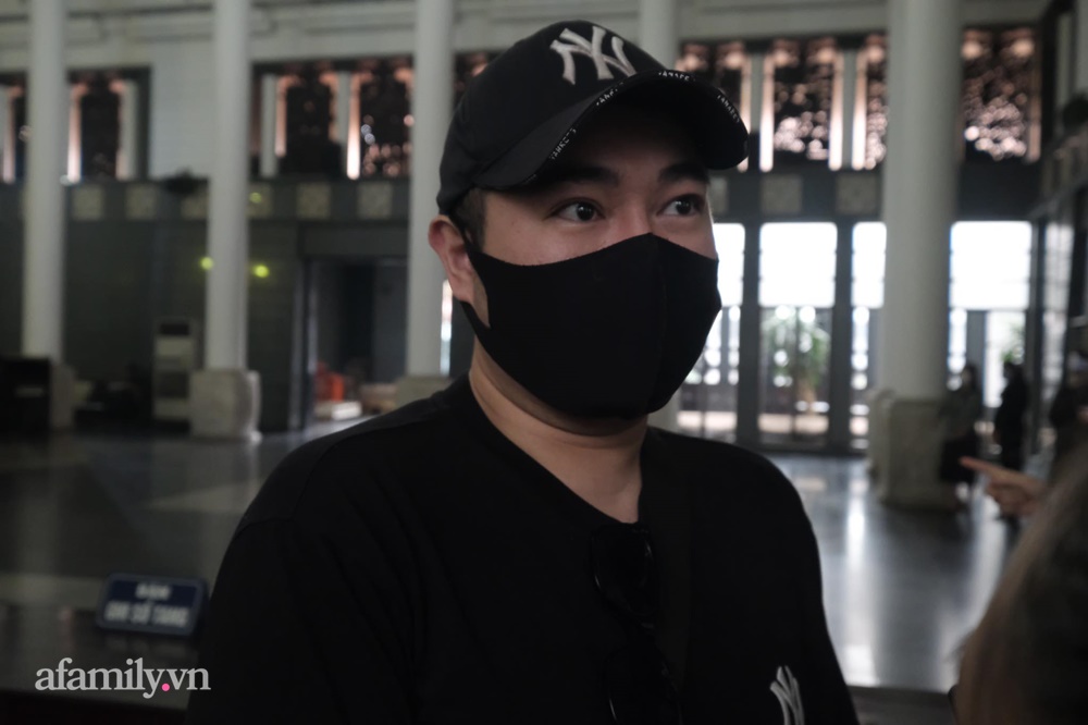 Lễ tang nhạc sĩ Ngọc Châu Thì thầm mùa xuân: Gia đình khóc nghẹn; Chồng diva Mỹ Linh, Chiều Xuân và dàn nghệ sĩ lần lượt vào viếng-12