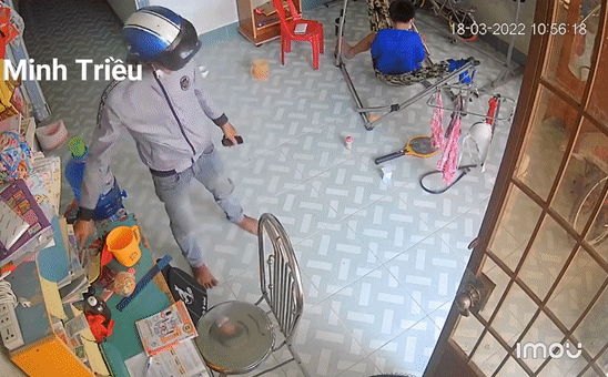 Vào tận nhà lấy tiền, kẻ trộm còn dặn cháu bé không đi đâu nha con, chịu khó học-1