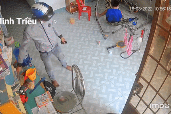 Vào tận nhà lấy tiền, kẻ trộm còn dặn cháu bé 