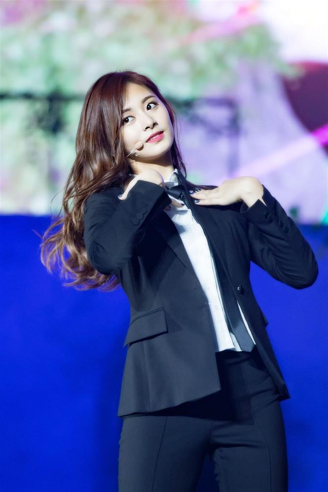 Bao người chết trân vì kiểu đồ này nhưng lần nào Tzuyu (Twice) diện lên cũng sang như tiểu thư nhà tài phiệt-11