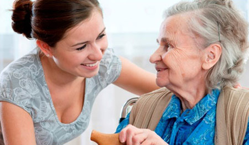 Mẹ đưa thẻ lương cho tôi giữ để tiện chăm lo cho bà, chị dâu phản ứng bằng hành động chẳng ai ngờ tới-1