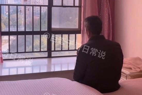Bố chồng ngày nào cũng qua phòng con dâu 8 lần để làm một việc, chị gái bất lực lên tiếng nhưng ông vẫn 