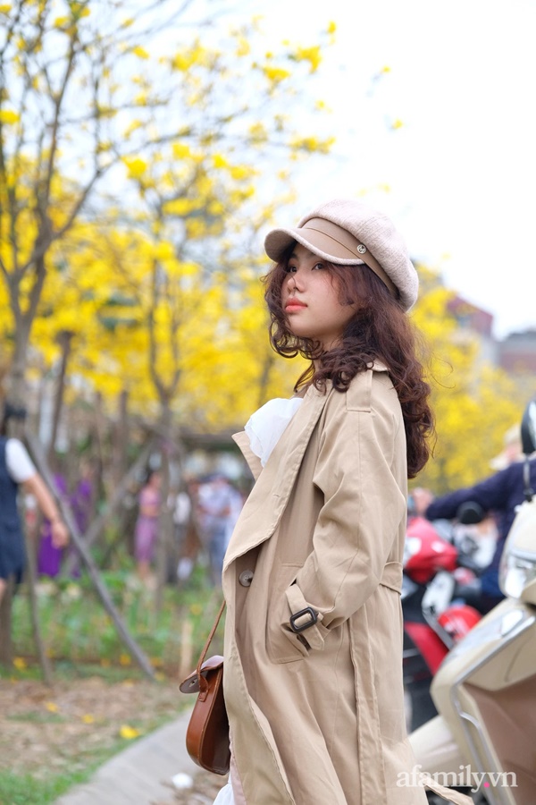 Đường hoa phong linh Park City vừa đóng cửa, người Hà Nội lại đổ xô tới chụp ảnh tại 1 địa điểm khác tạo nên khung cảnh đông đúc, hỗn loạn-9