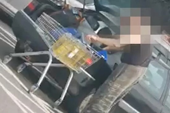 Vật lộn với giá xăng tăng kỷ lục, dân Anh đổ... dầu ăn cho ô tô