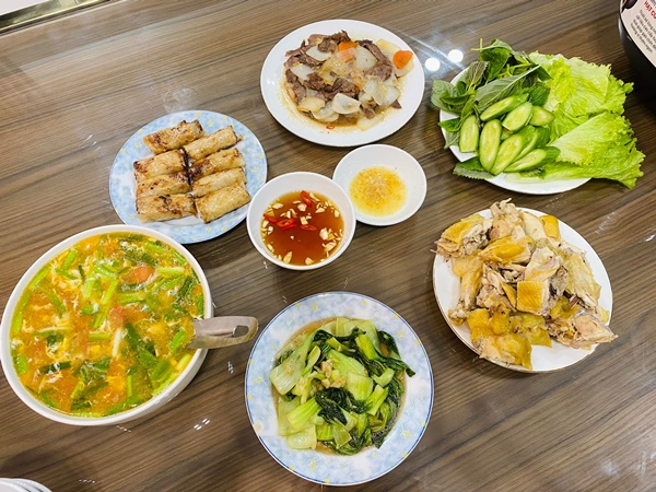 Mâm cơm đậm chất miền Trung của cô dâu Hà Nội lấy chồng Hà Tĩnh, ông xã thích cơm nhà nên từ vụng về trở thành vợ đảm-9