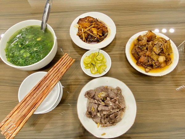 Mâm cơm đậm chất miền Trung của cô dâu Hà Nội lấy chồng Hà Tĩnh, ông xã thích cơm nhà nên từ vụng về trở thành vợ đảm-17