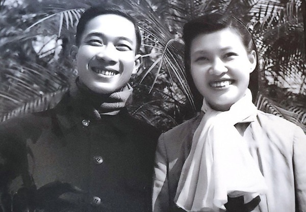 Mẹ vợ đắp chiếu tuyệt thực phản đối đám cưới vì chàng rể ở đẩu ở đâu và đêm tân hôn có 1-0-2 của nhà thơ Tố Hữu cùng người vợ 55 năm-5