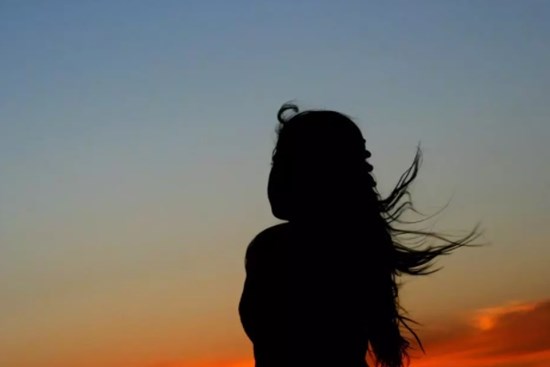 Ca sĩ H.H không phải cặp bạn trai Hòa Minzy, mà là đại gia C.Đ.L