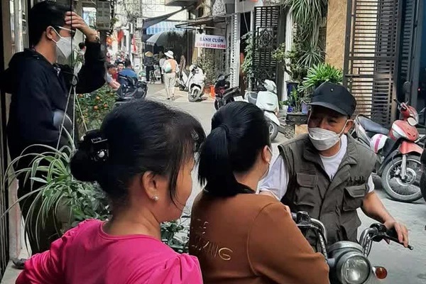 Cha dùng búa đập liên tiếp vào đầu con trai đang ngủ-1