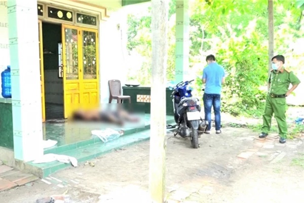 Một người đàn ông bị cắt cổ, tử vong trước hiên nhà-1