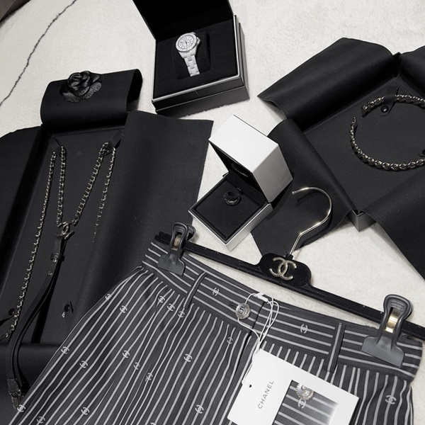 Chẳng cần mài mặt đi hát, Hiền Hồ vẫn là nữ ca sỹ Gen Z sở hữu BST đồ hiệu mà nhiều đàn chị phải kiêng nể-3