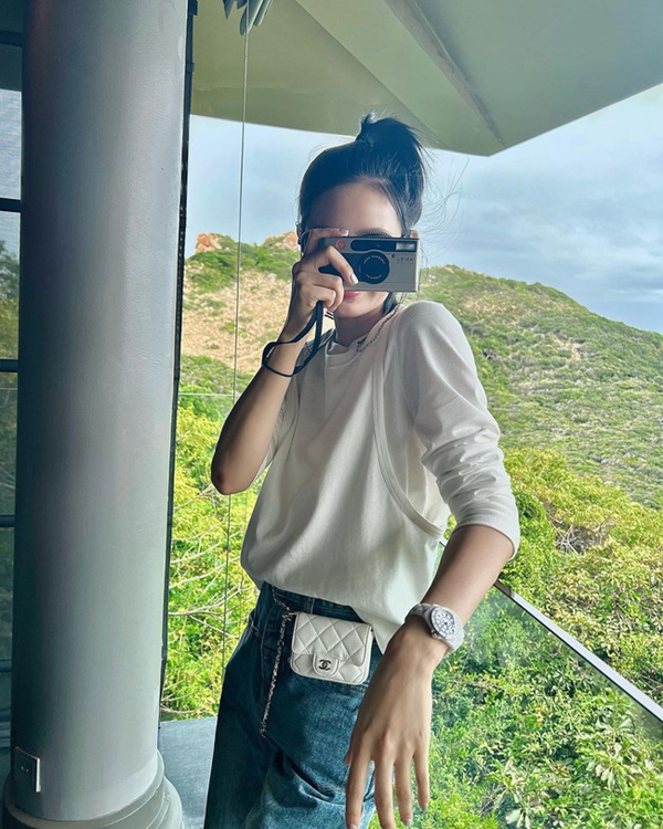 Chẳng cần mài mặt đi hát, Hiền Hồ vẫn là nữ ca sỹ Gen Z sở hữu BST đồ hiệu mà nhiều đàn chị phải kiêng nể-6