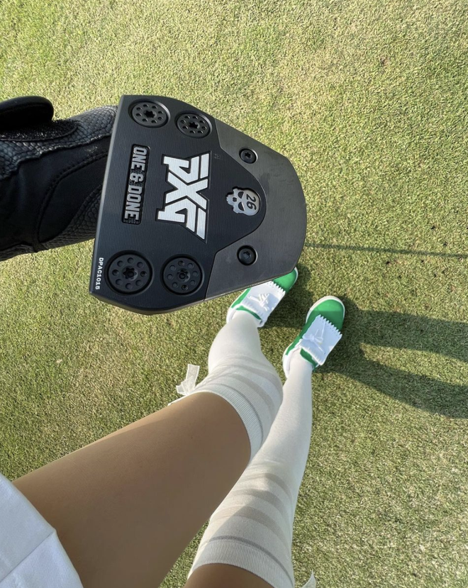 Hiền Hồ dạo này lên như diều gặp gió: Sắm xe chục tỷ, check-in sân golf còn nhiều hơn đi hát, nhìn đến số đồ hiệu mới choáng!-2