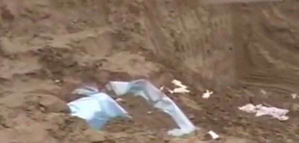 Chồng đi làm xa không về, 5 năm sau phát hiện thi thể được chôn dưới sân nhà hàng xóm, cảnh sát điều tra mới hé lộ chân tướng ghê rợn-1