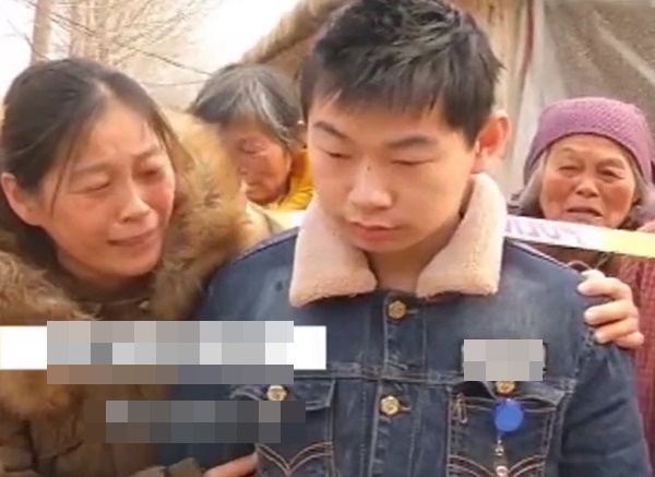 Chồng đi làm xa không về, 5 năm sau phát hiện thi thể được chôn dưới sân nhà hàng xóm, cảnh sát điều tra mới hé lộ chân tướng ghê rợn-5