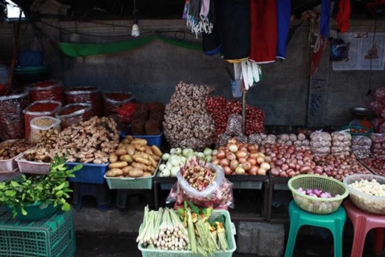 Trước áp lực giá cả ngày một tăng, gia đình tôi đã phải co kéo 