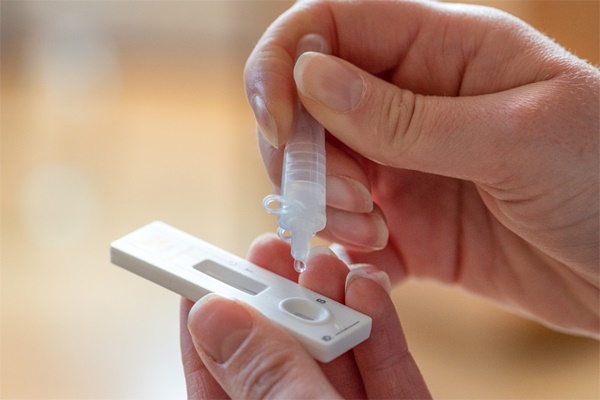 Thủ tướng yêu cầu nghiên cứu việc tiêm vaccine COVID-19 mũi 4 cho người lớn-1