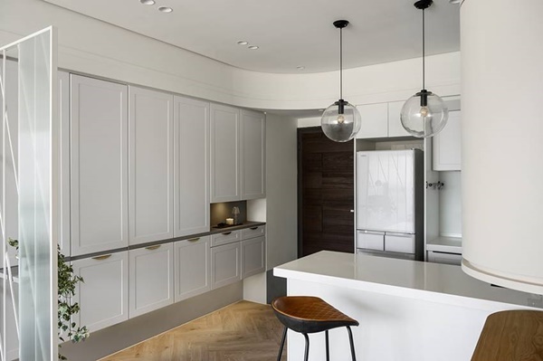 Căn hộ thiết kế tông màu&nbsp;trắng&nbsp;sang trọng, mở rộng không gian, phòng thay đồ sang xịn đáp ứng nhu cầu của nữ gia chủ-5