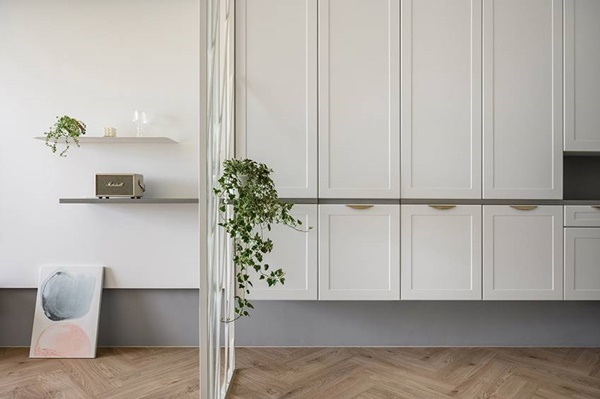 Căn hộ thiết kế tông màu trắng sang trọng, mở rộng không gian, phòng thay đồ sang xịn đáp ứng nhu cầu của nữ gia chủ-7