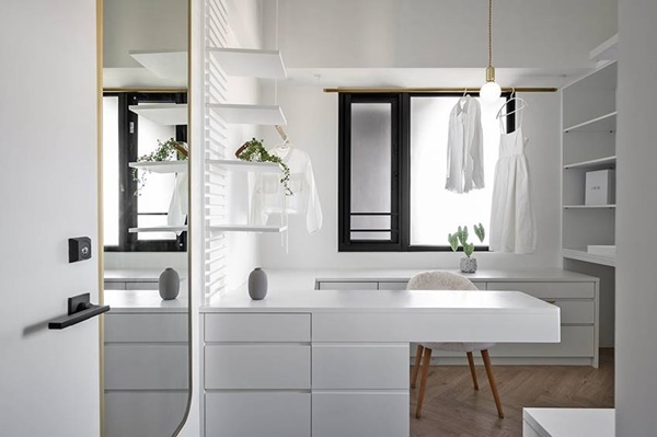 Căn hộ thiết kế tông màu trắng sang trọng, mở rộng không gian, phòng thay đồ sang xịn đáp ứng nhu cầu của nữ gia chủ-14