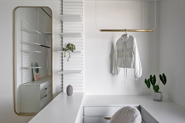 Căn hộ thiết kế tông màu trắng sang trọng, mở rộng không gian, phòng thay đồ sang xịn đáp ứng nhu cầu của nữ gia chủ-15