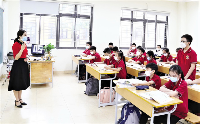 Giáo viên, học sinh mắc COVID-19 giảm mạnh, nhiều địa phương điều chỉnh thời gian đến trường-1