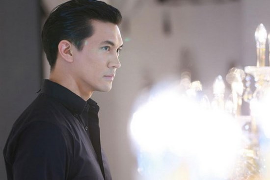 Đi ăn phở, thấy người phụ nữ rửa bát cứ lấm lét nhìn mình, tôi tò mò tìm hiểu thì bàng hoàng khi biết mặt cô ấy