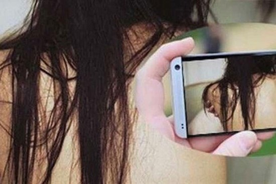 SỐC: Hàng loạt clip nhạy cảm hack từ camera nhà riêng, khách sạn, nhà vệ sinh... bị rao bán công khai trên mạng