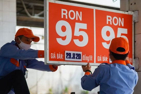 Giá xăng sẽ giảm mạnh vào ngày mai?