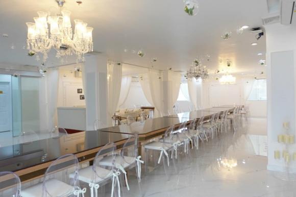 Lý Nhã Kỳ khoe mọi ngóc ngách trong tòa nhà mang tên mình, choáng nhất là bàn ăn rộng cho hơn 20 người-2