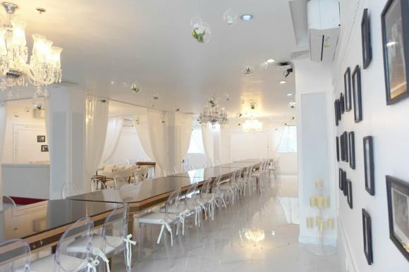 Lý Nhã Kỳ khoe mọi ngóc ngách trong tòa nhà mang tên mình, choáng nhất là bàn ăn rộng cho hơn 20 người-3