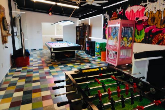 Lý Nhã Kỳ khoe mọi ngóc ngách trong tòa nhà mang tên mình, choáng nhất là bàn ăn rộng cho hơn 20 người-14