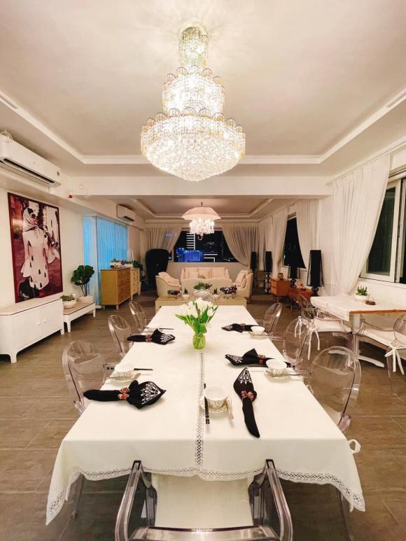 Lý Nhã Kỳ khoe mọi ngóc ngách trong tòa nhà mang tên mình, choáng nhất là bàn ăn rộng cho hơn 20 người-4