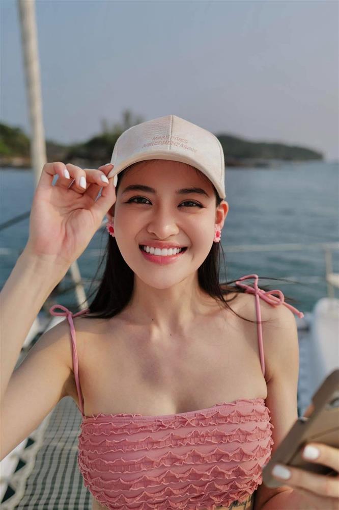 Thuỳ Anh Cả một đời ân oán ngày càng hở bạo-1