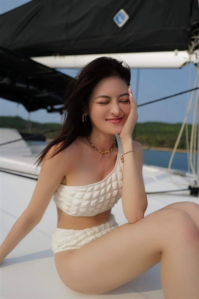 Thuỳ Anh Cả một đời ân oán ngày càng hở bạo-7
