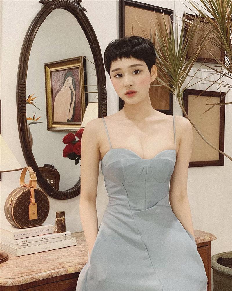 Hóa ra Hiền Hồ cũng sở hữu bờ vai mắc áo, bảo sao mặc đồ hở đẹp không thua Ninh Dương Lan Ngọc-3