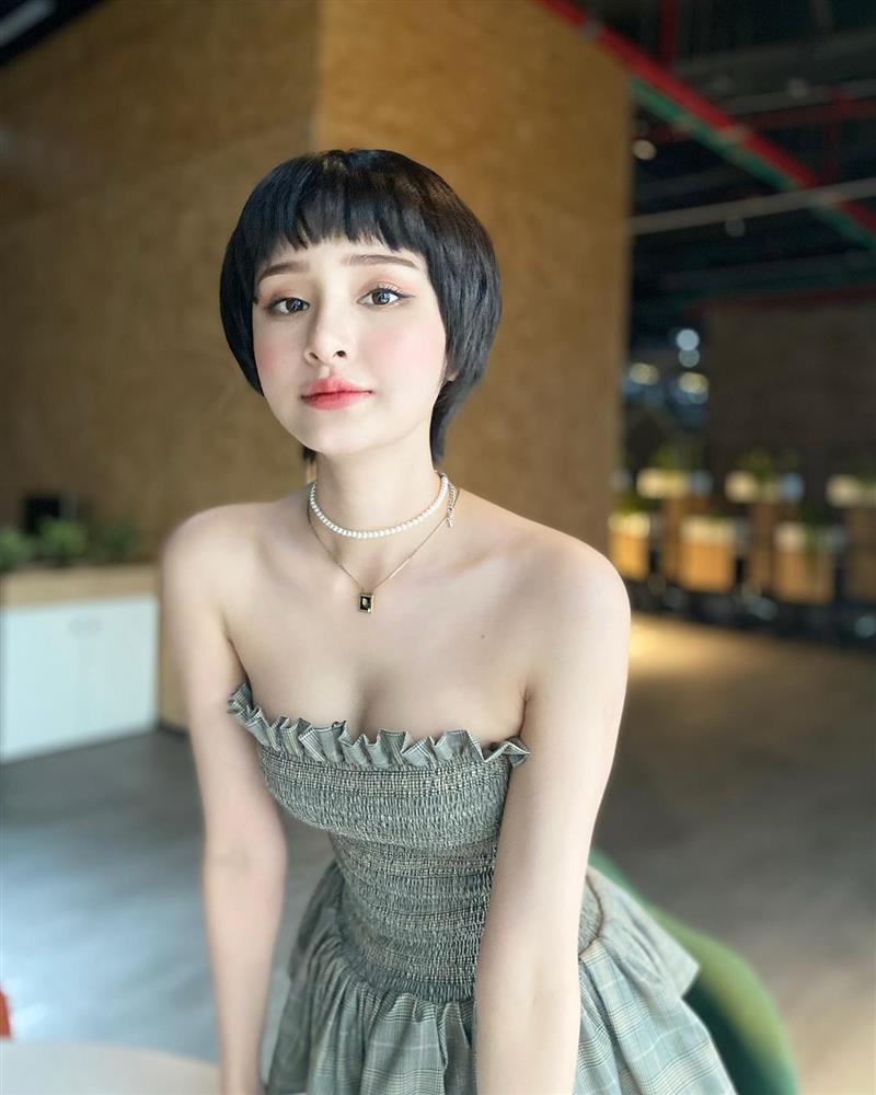 Hóa ra Hiền Hồ cũng sở hữu bờ vai mắc áo, bảo sao mặc đồ hở đẹp không thua Ninh Dương Lan Ngọc-4