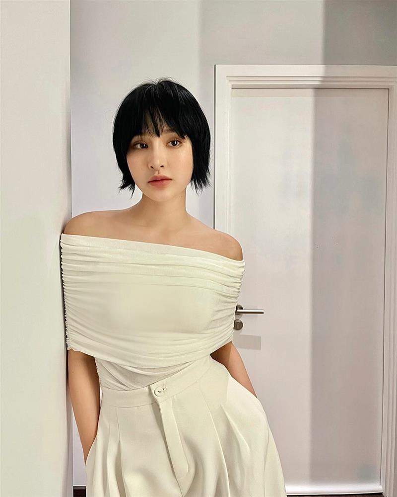 Hóa ra Hiền Hồ cũng sở hữu bờ vai mắc áo, bảo sao mặc đồ hở đẹp không thua Ninh Dương Lan Ngọc-12