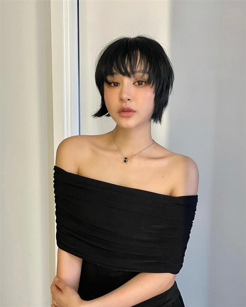 Hóa ra Hiền Hồ cũng sở hữu bờ vai mắc áo, bảo sao mặc đồ hở đẹp không thua Ninh Dương Lan Ngọc-15