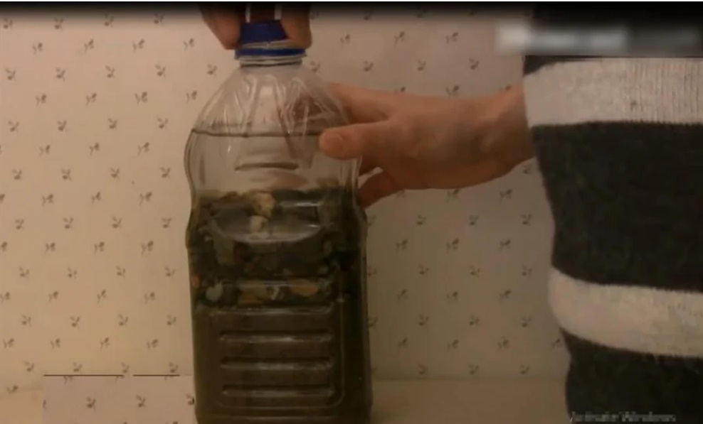 Đặt chai nhựa vào két nước bồn cầu, nhà vệ sinh thơm tho sạch sẽ, tiết kiệm một nửa tiền nước-4