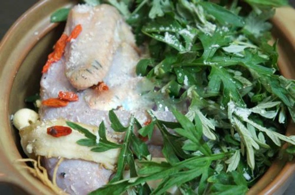 Loại rau bổ như thuốc của người Việt mà người Nhật lại rất thích: Tận dụng sẽ trị được đau lưng, giúp điều hòa kinh nguyệt lại bảo vệ tử cung-4